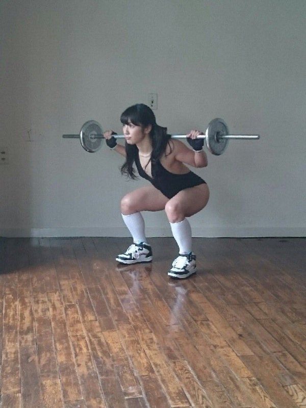 Японская девушка рестлинга покоряет соотечественников Японская девушка рестлинга покоряет соотечественников