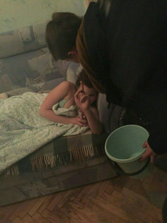 Девушки на вписках отрываются с мужиками Девушки на вписках отрываются с мужиками