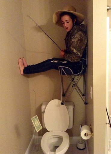 Селфи девушек из туалета