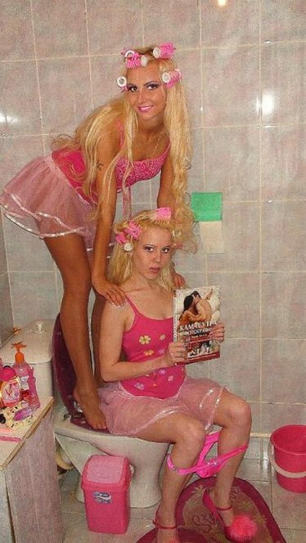 Селфи девушек из туалета