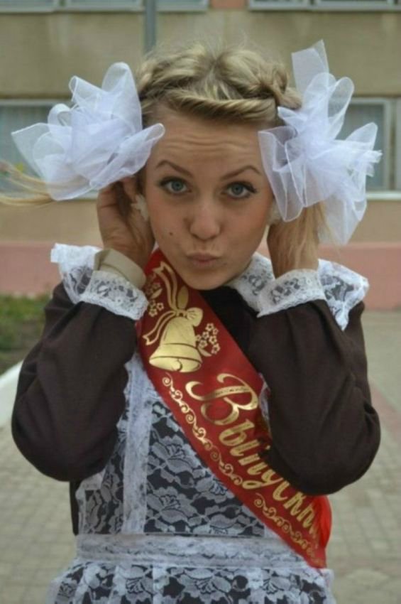 Скоро выпускные. Откровенные фото.