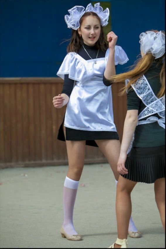 Скоро выпускные. Откровенные фото.