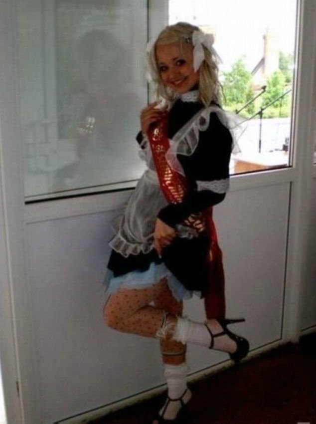 Скоро выпускные. Откровенные фото.