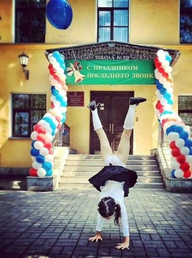 Скоро выпускные. Откровенные фото.