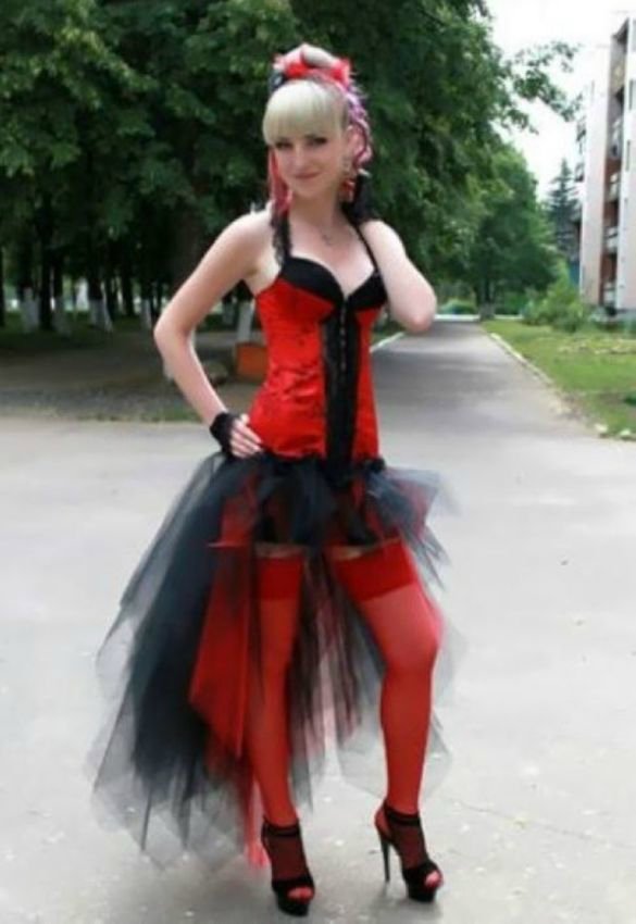 Скоро выпускные. Откровенные фото.