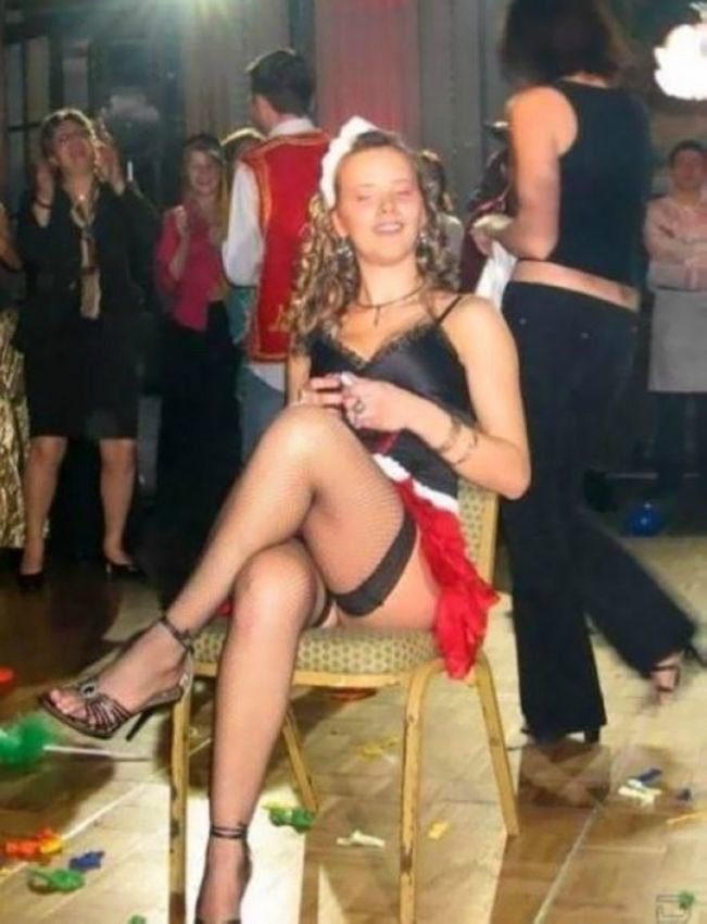 Скоро выпускные. Откровенные фото.