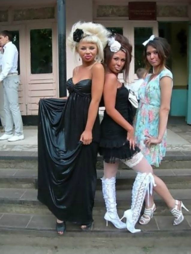 Скоро выпускные. Откровенные фото.