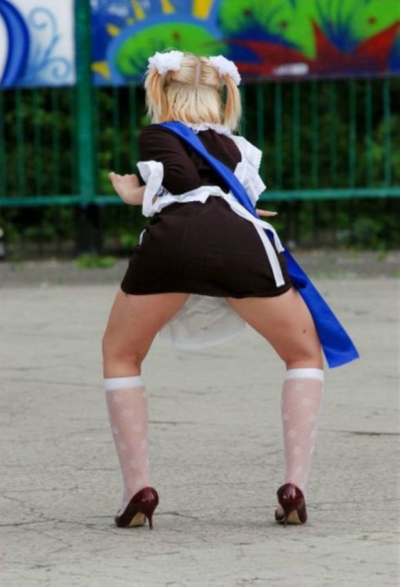 Скоро выпускные. Откровенные фото.