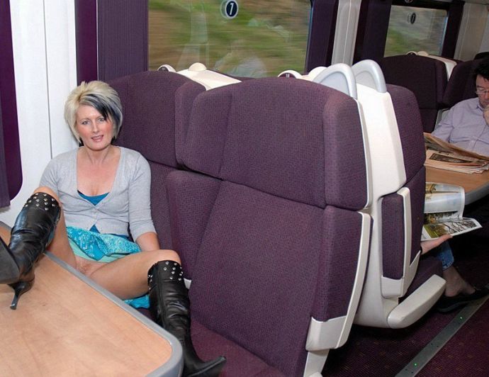 Девушки, которые забыли или не захотели надевать трусики.