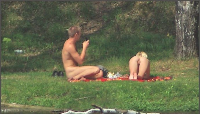 Подглядывание за нудистами на отдыхе