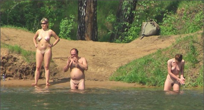 Подглядывание за нудистами на отдыхе