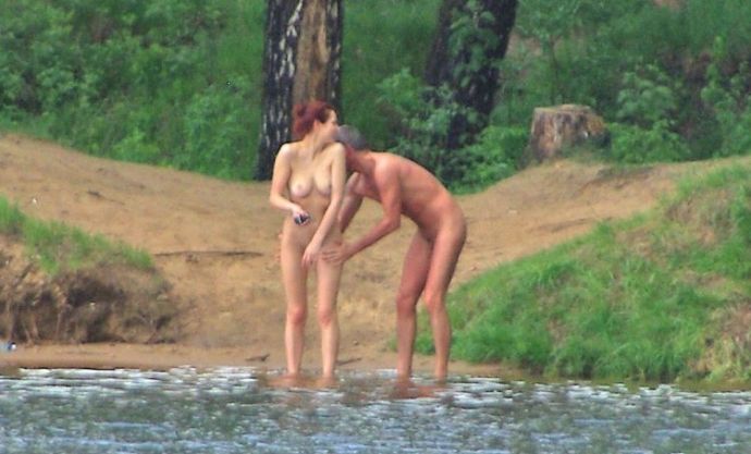 Подглядывание за нудистами на отдыхе
