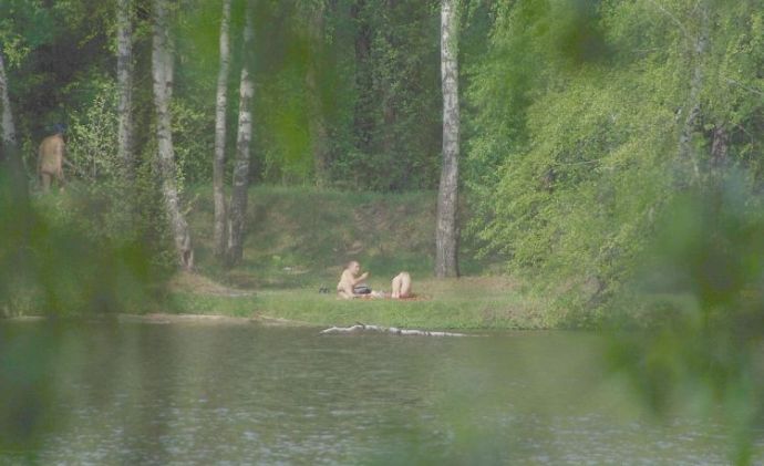 Подглядывание за нудистами на отдыхе