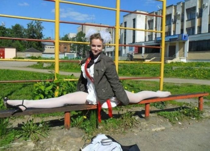 Скоро выпускные. Откровенные фото.