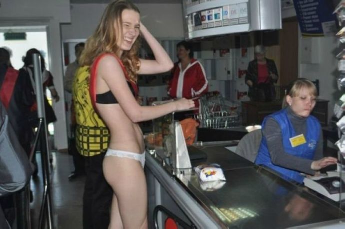 Скоро выпускные. Откровенные фото.