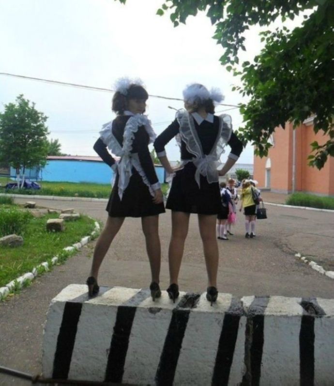 Скоро выпускные. Откровенные фото.