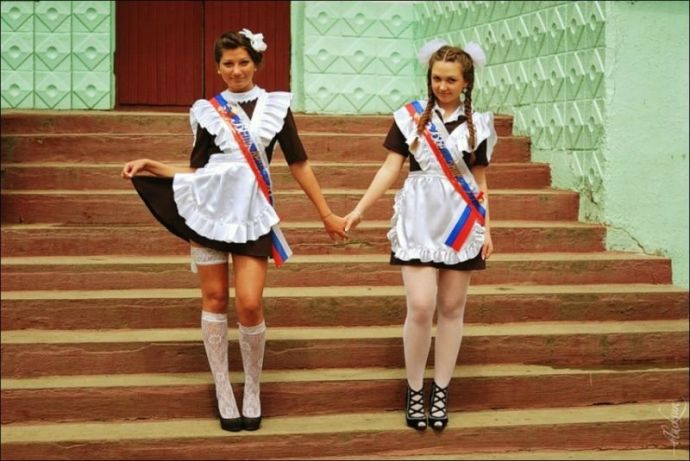 Скоро выпускные. Откровенные фото.