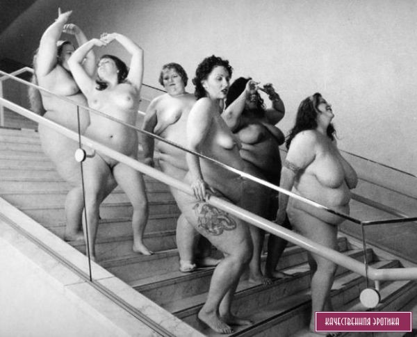 Черно-белые фотографии пышных баб Черно-белые фотографии пышных баб