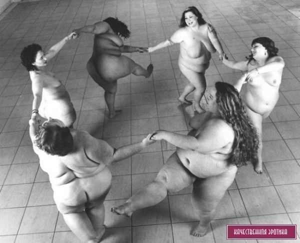 Черно-белые фотографии пышных баб Черно-белые фотографии пышных баб