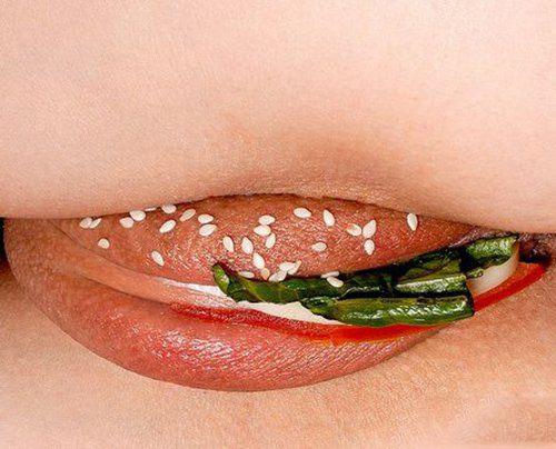 Голая на мотике с голой жопой