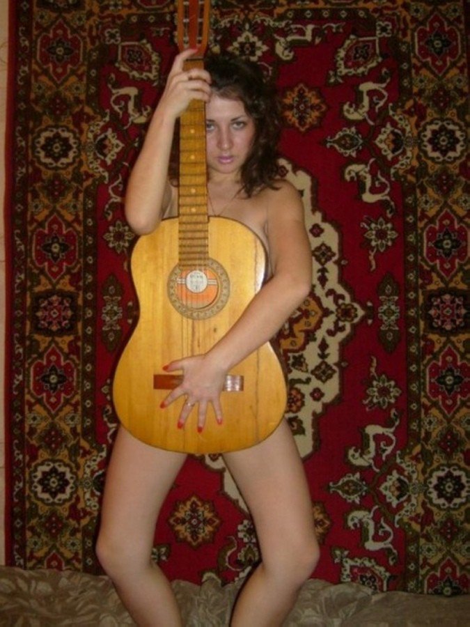 Сельский гламур на фоне ковров