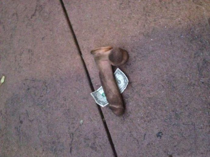 Большая жопа с татуировкой - Эро-приколы