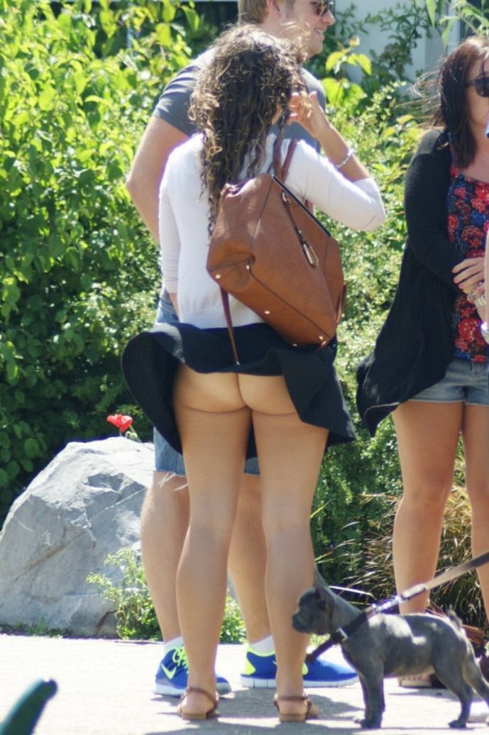 Засветы женщин под юбками и лифаками