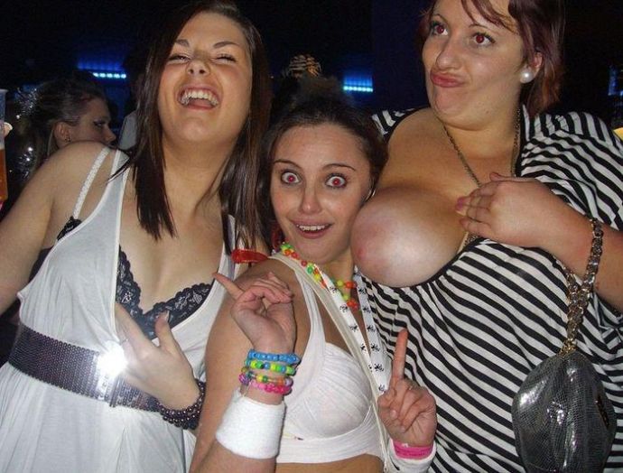 Маньяк моет спину жертве - Эроприколы