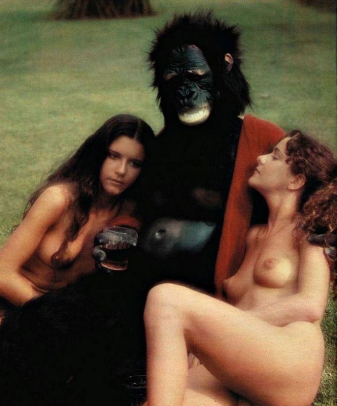 Маньяк моет спину жертве - Эроприколы