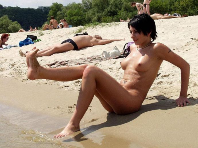 Обнаженный отдых с нудистами