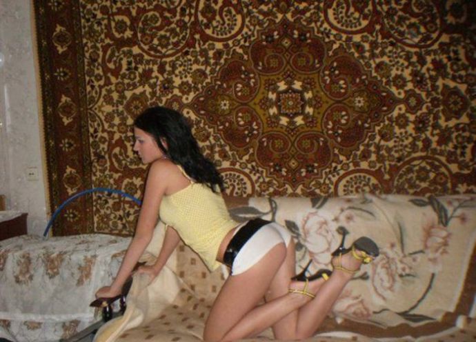 Сельский гламур на фоне ковров