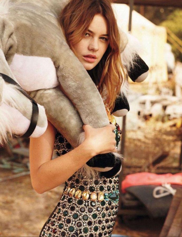 Модель года Camille Rowe - Elle April 2012