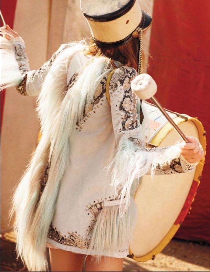 Модель года Camille Rowe - Elle April 2012