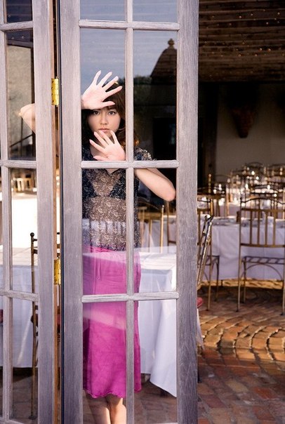 Yumi Sugimoto в откровенной фотосессии