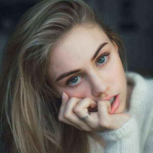 Девушки красотки без всякого макияжа