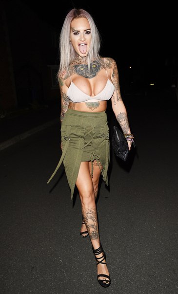 Джемма Люси (Jemma Lucy) ночью в Ливерпуле