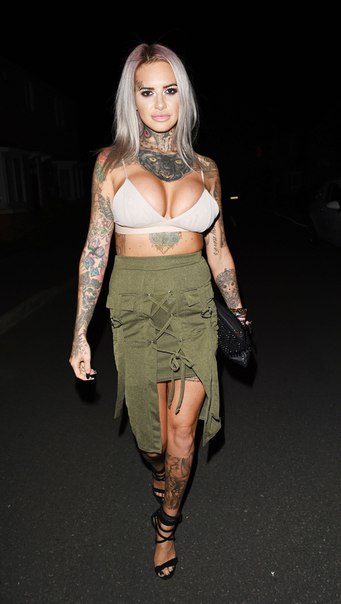 Джемма Люси (Jemma Lucy) ночью в Ливерпуле