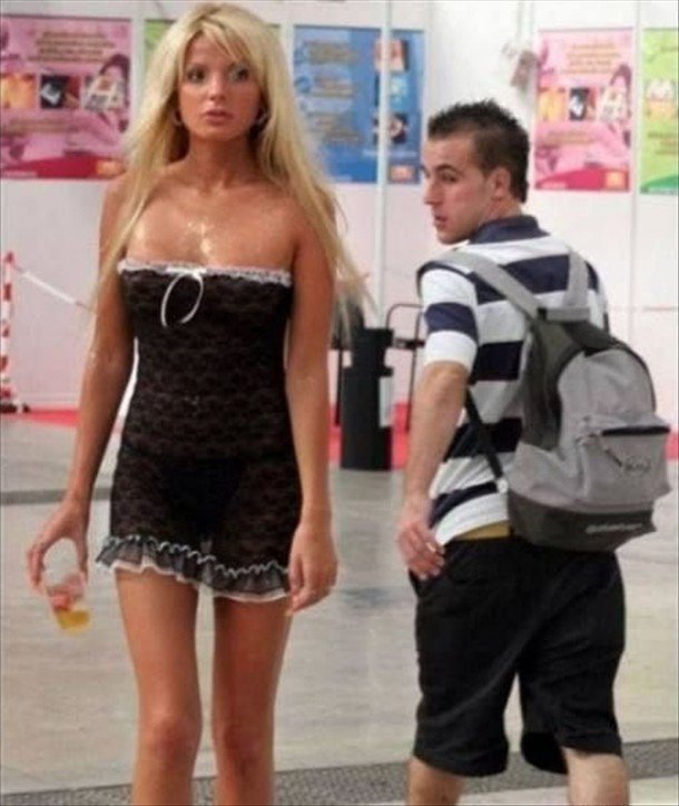 Как женские прелести привлекают мужской взгляд