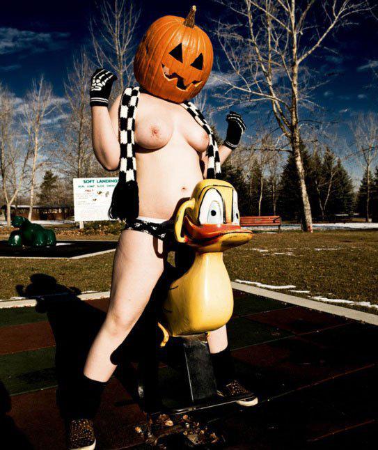 Крокодил съел голую девушку - Эроприколы