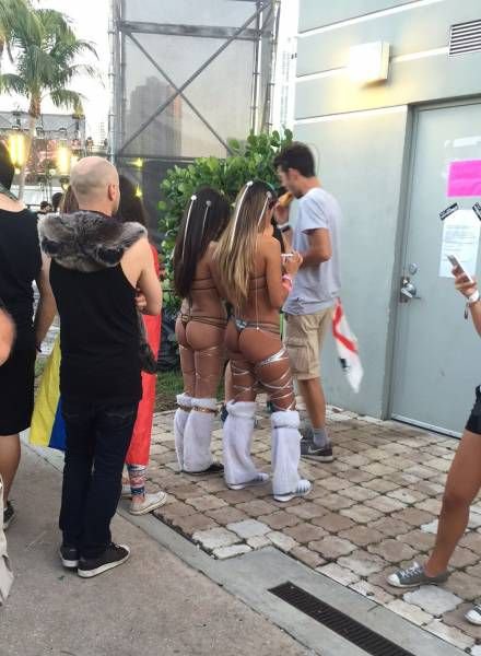 Сексуальные девчонки в пикантных ситуациях