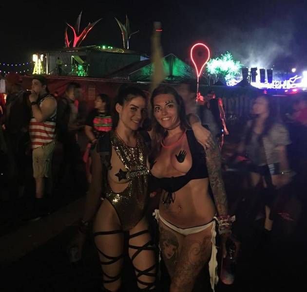 Сексуальные девчонки в пикантных ситуациях