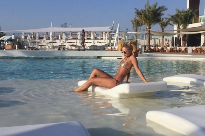 Бикинистые девушки