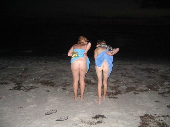 Фото Ню с девушками на воде