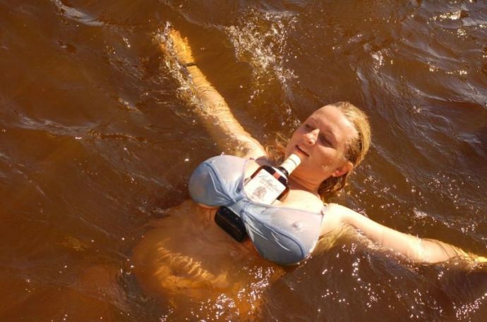 Фото Ню с девушками на воде