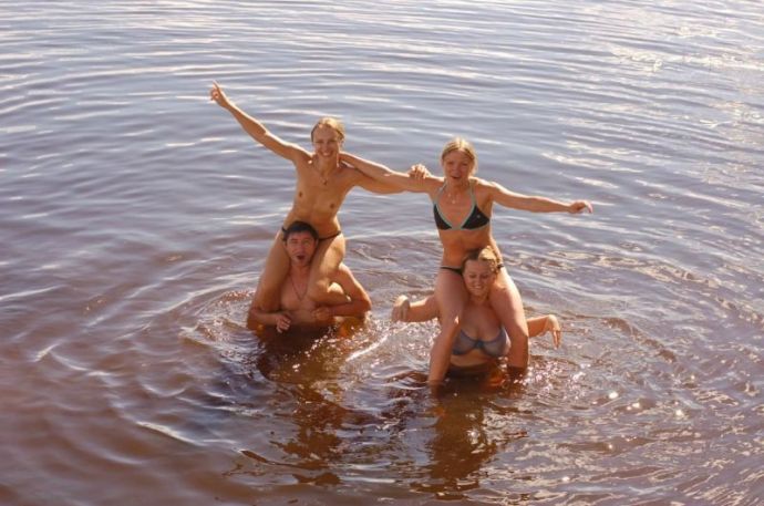 Фото Ню с девушками на воде