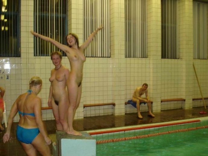 Фото Ню с девушками на воде