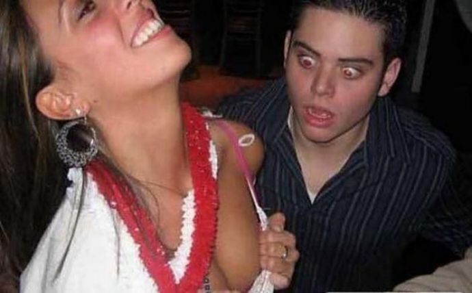 Как женские прелести привлекают мужской взгляд