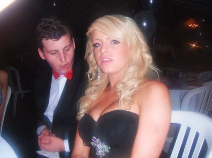 Как женские прелести привлекают мужской взгляд