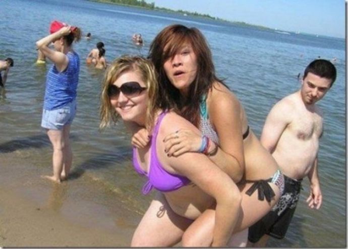 Как женские прелести привлекают мужской взгляд