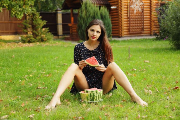 Обнаженные женщины в общественных местах